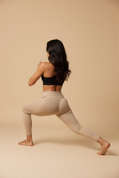 FORME IV high-waisted yoga leggings in Light Gray, model view 2